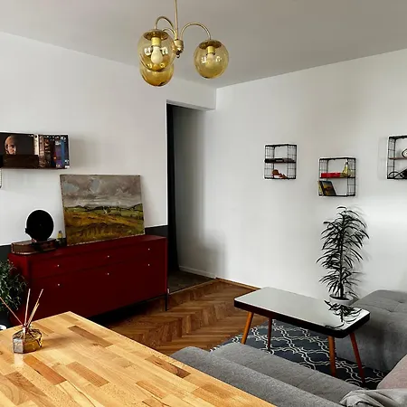 Charming Historic Hideaway Near Center Apartment Pressburg