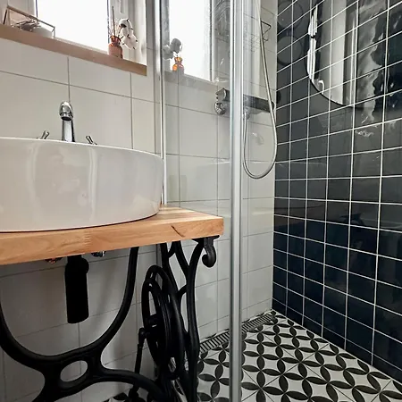 Charming Historic Hideaway Near Center Apartment Pressburg