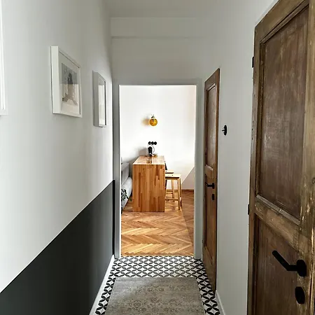 Apartment Charming Historic Hideaway Near Center Pressburg