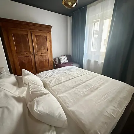 Apartment Charming Historic Hideaway Near Center *