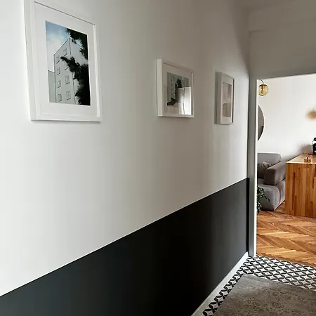 Apartment Charming Historic Hideaway Near Center *