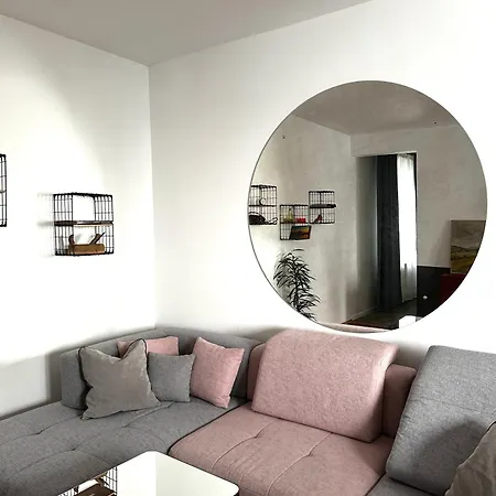 Charming Historic Hideaway Near Center Apartment *