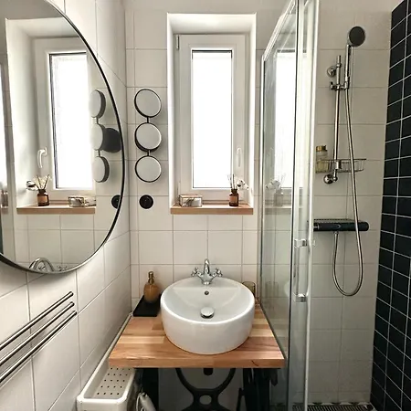Charming Historic Hideaway Near Center * Pressburg